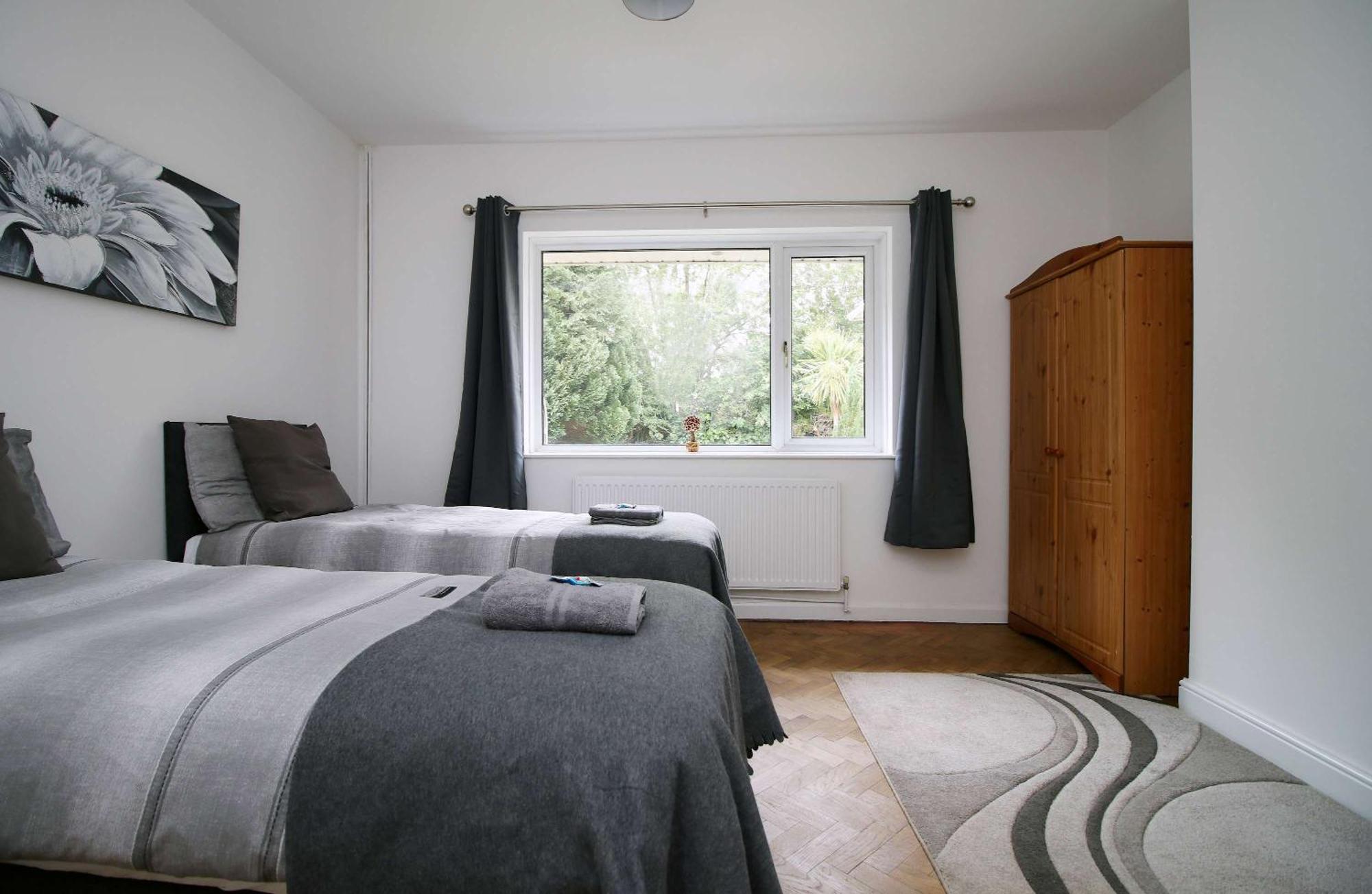 The Lockett Wonderful Large Plympton, Free Parking By Staystaycations Holiday home Plymouth