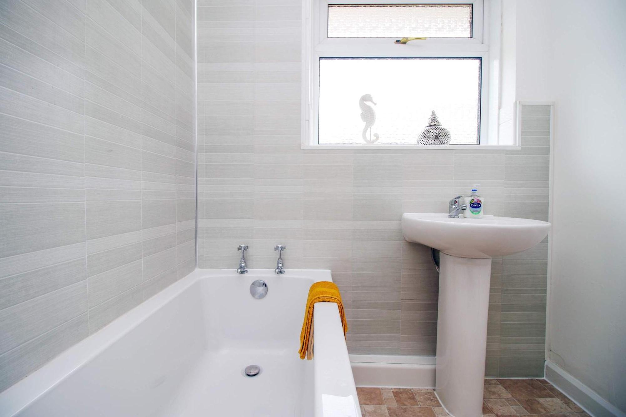 The Lockett Wonderful Large Plympton, Free Parking By Staystaycations Holiday home *